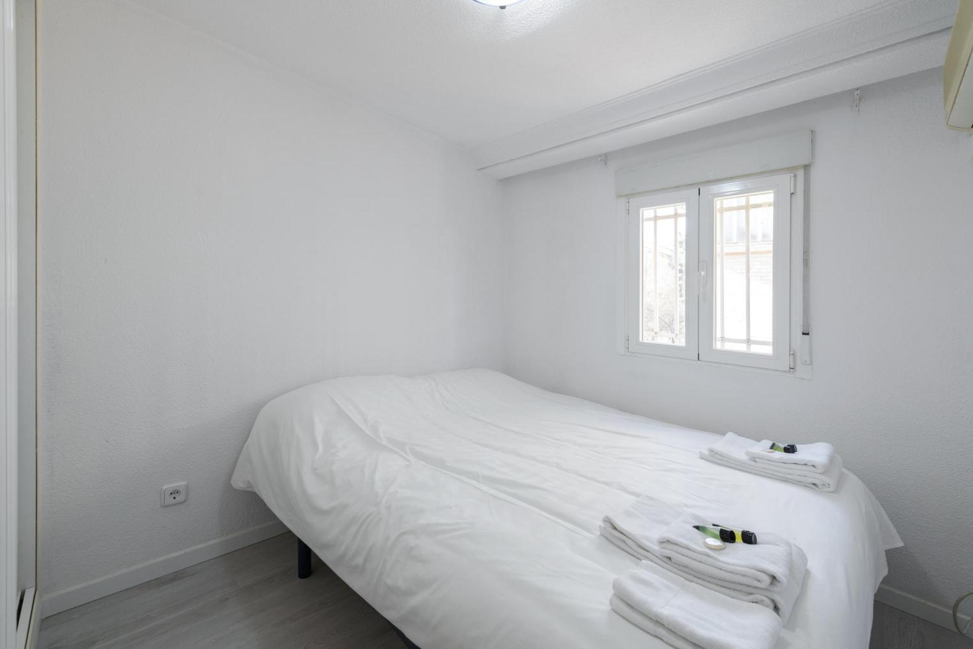 Sabadell Calle, Casa Familiar De 3 Dormitorios Con Terraza Junto Metro Fuencarral Madrid Ngoại thất bức ảnh