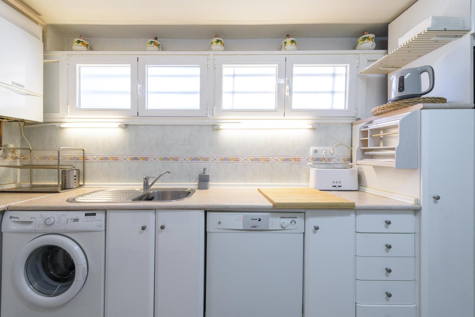 Sabadell Calle, Casa Familiar De 3 Dormitorios Con Terraza Junto Metro Fuencarral Madrid Ngoại thất bức ảnh