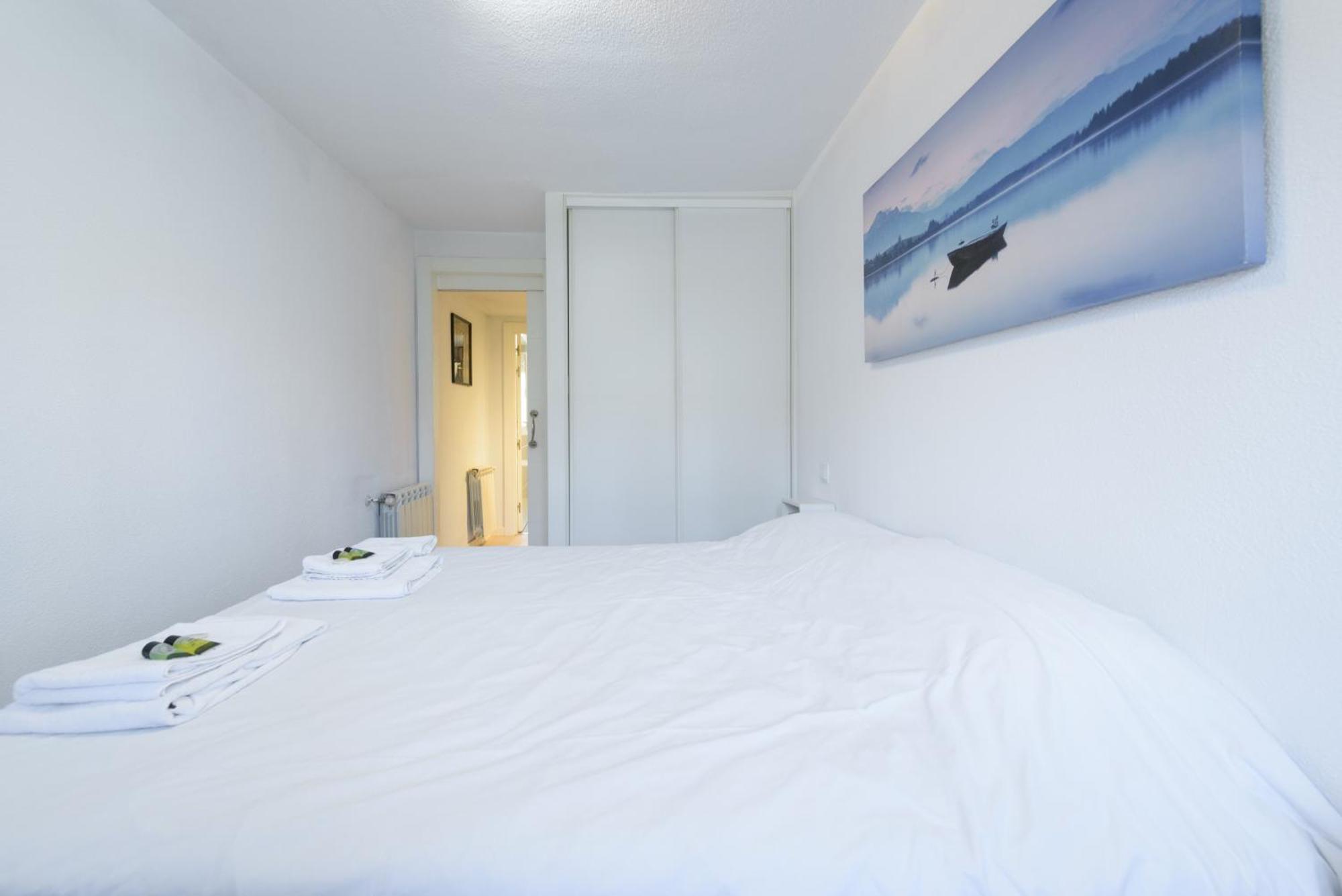Sabadell Calle, Casa Familiar De 3 Dormitorios Con Terraza Junto Metro Fuencarral Madrid Ngoại thất bức ảnh